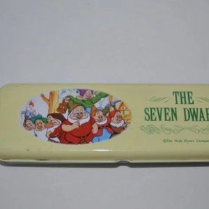 Vintage Disney Snow White Tin Metal Case